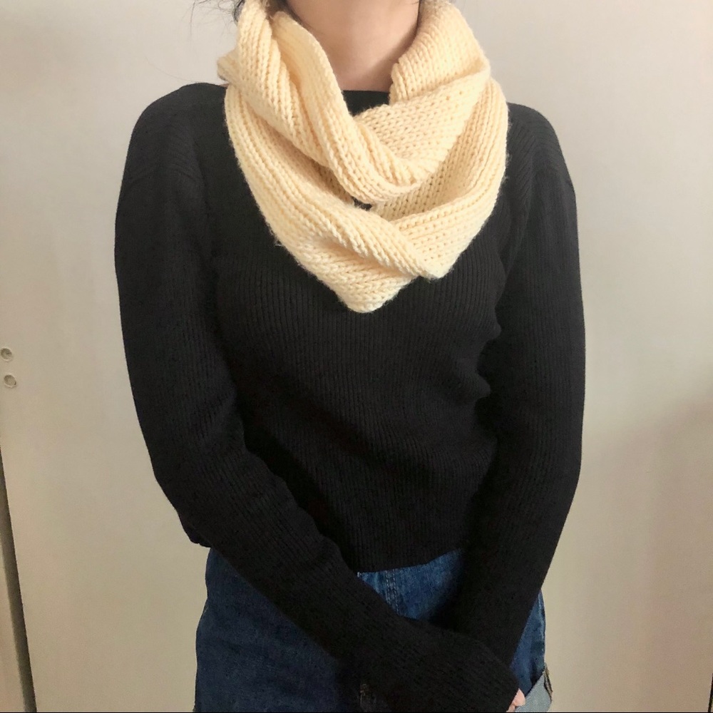 WHITE SCARF